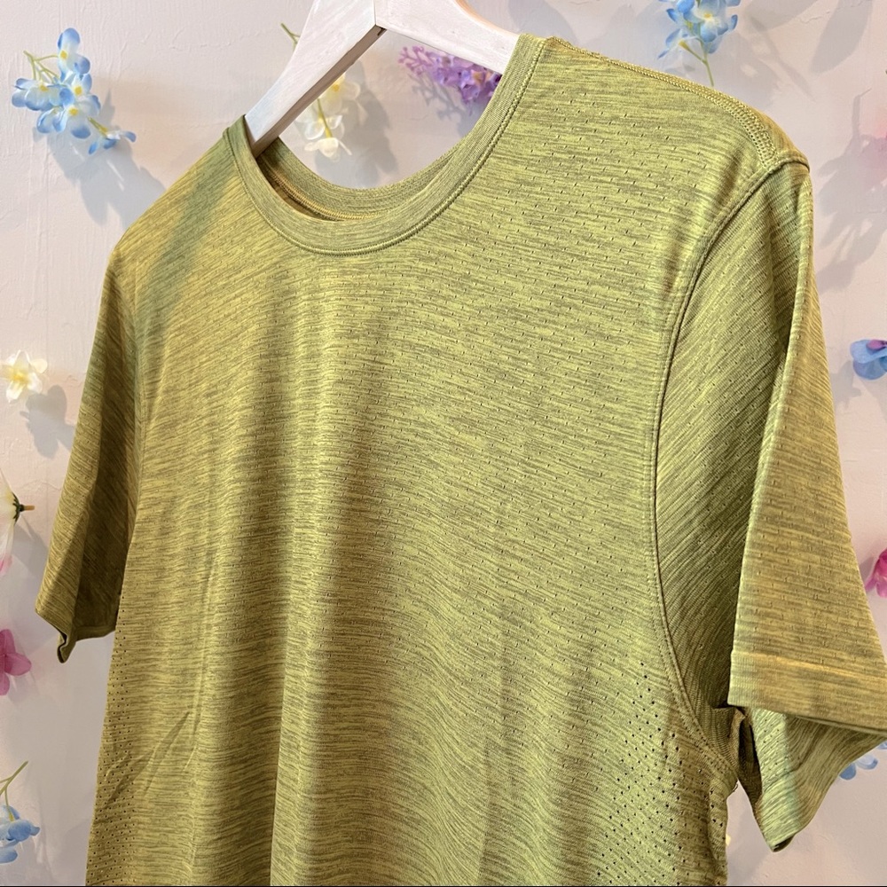 Mens Lululemon T-shirt